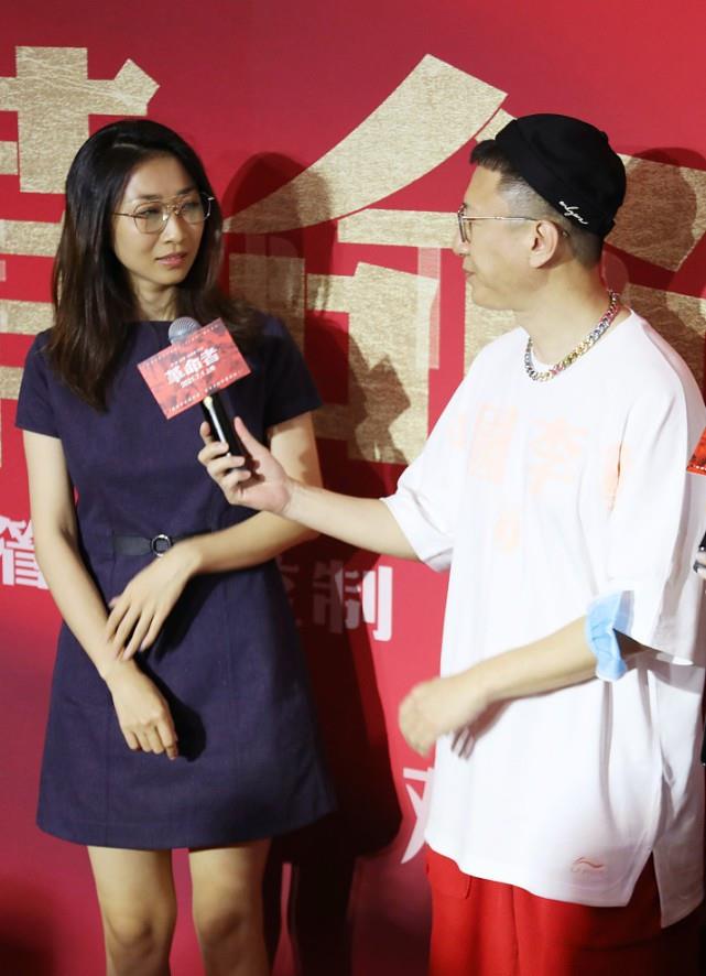 整体 孙红雷和妻子挺恩爱的，别看两人相差15岁，但意外的很和谐