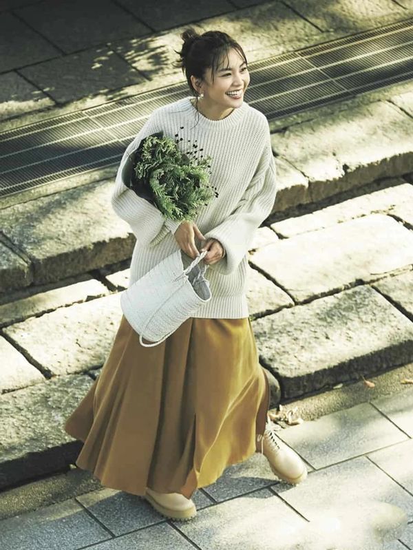 米黄色|日系穿搭,还是毛衣搭配半裙优雅,让你从路人变女神!
