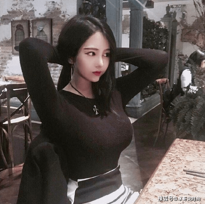 整体 韩国小姐姐时尚穿搭，优美又动人，网友：真是深藏不露