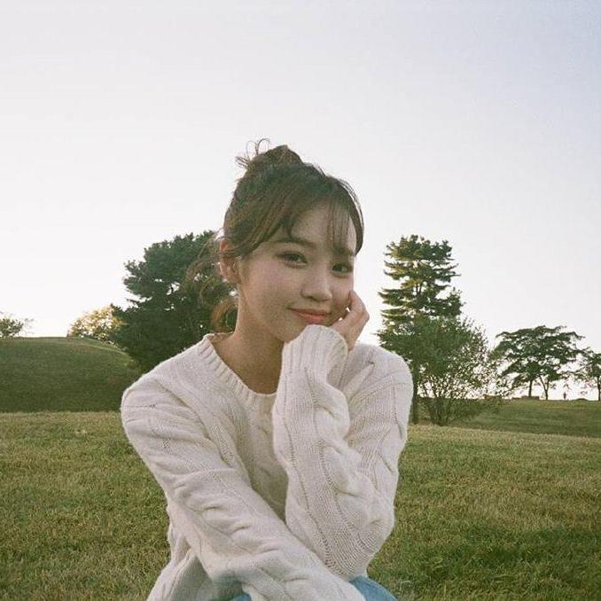 毛衣 IZONE最新私服照太养眼！成员穿搭风格迥异，金珉周无惧秀素颜