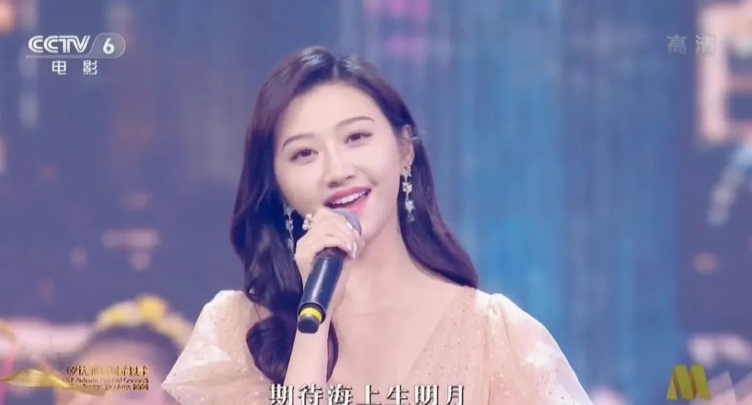 大球|中秋晚会女星神仙打架：刘诗诗头顶“大球”，赵丽颖与景甜撞衫
