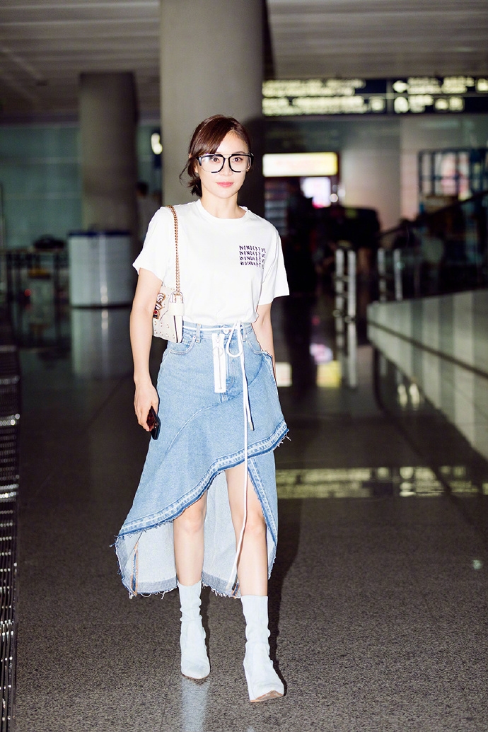 操作 袁姗姗又解锁新搭配,居然能够一次穿下两条短裤,这波操作给满分