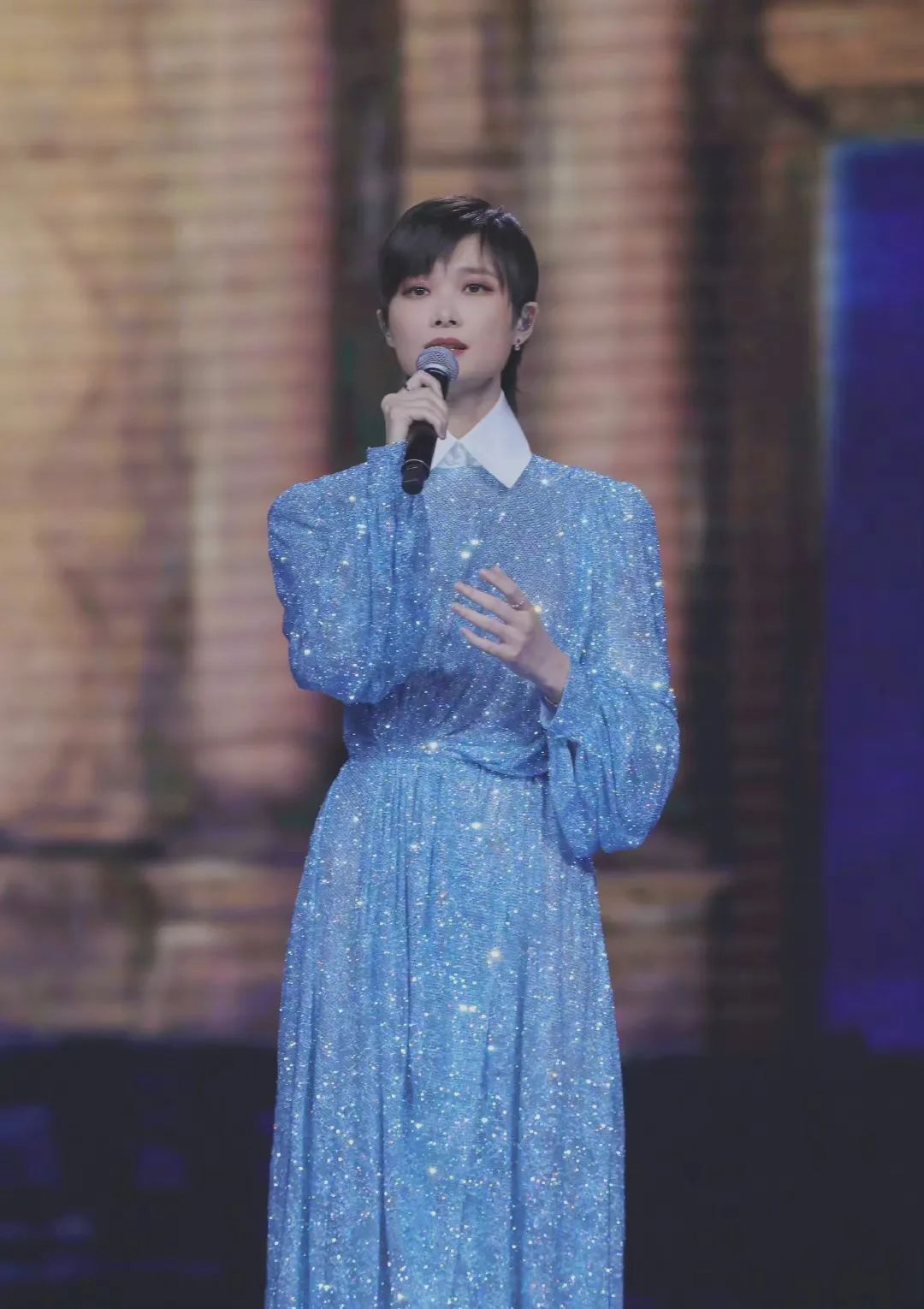 大球|中秋晚会女星神仙打架：刘诗诗头顶“大球”，赵丽颖与景甜撞衫