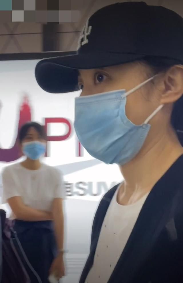 漂亮 周涛被刻意美化成气质女神,素颜很大众并不漂亮,就是普通老人!