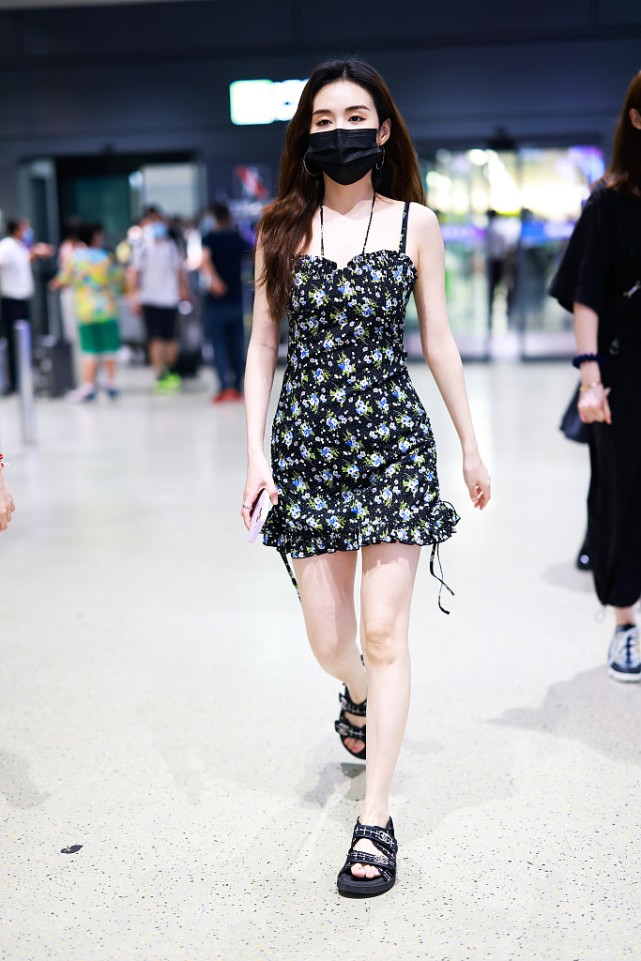 苹果绿 郑合惠子休闲私服好抢眼，淑女中带着知性，让人很难不心动