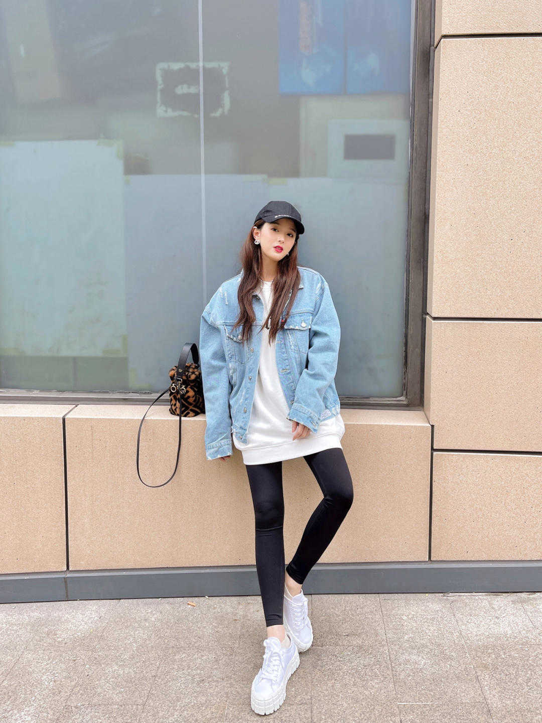 马甲 适合30岁普通女性的日常通勤风，针织马甲搭配直筒裤，简约又大方