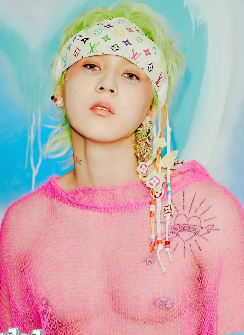 lisa金晓钟造型太离谱，lisa被嘲发际线堪忧？