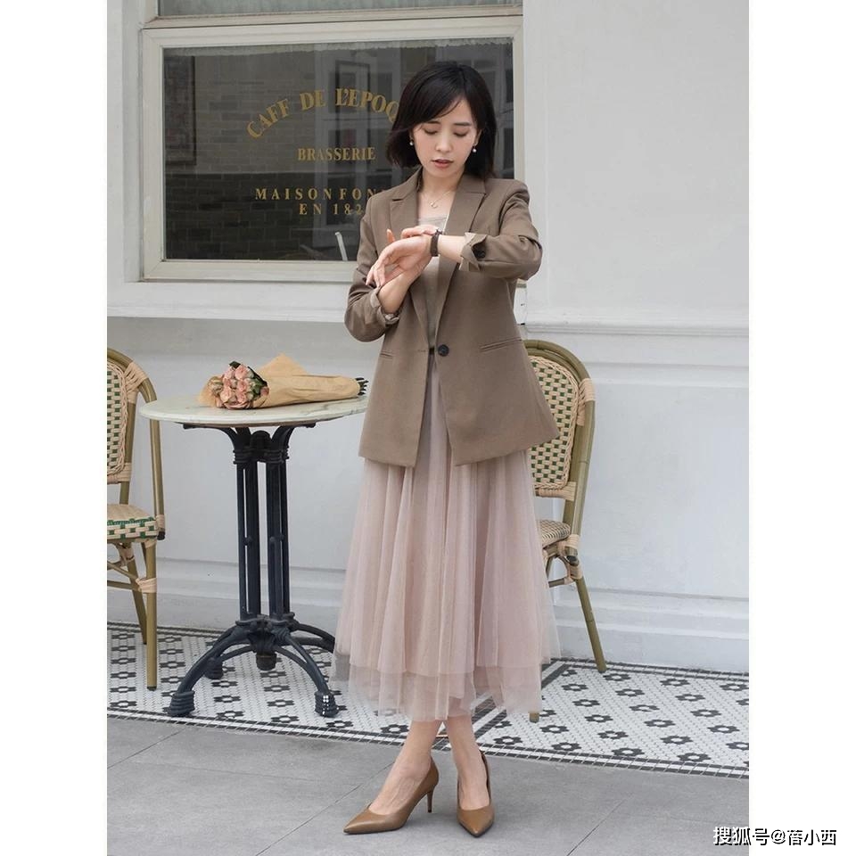 职场 职场女性会打扮比身材好更重要,拥有这5件单品,优雅又有女人味