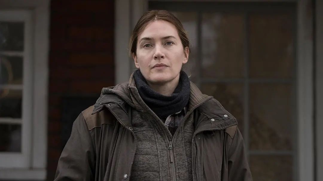 梅尔|平静处炸裂沟壑,这部剧第一集带来的惊悚让人感到可怕,女神力作