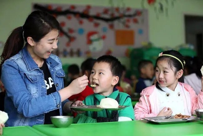 进行|幼儿园里的一些“潜规则”，老师不会直说，家长需要心领神会