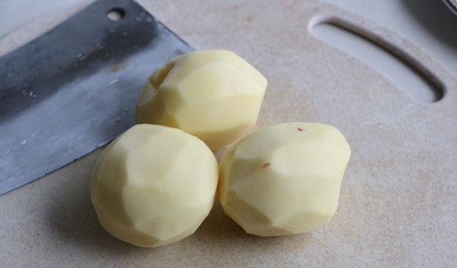 做法|土豆丝换种做法,简单4步做成懒人早餐,酥脆又好看