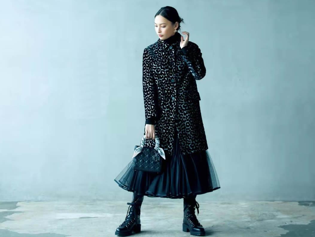 曲线 穿对黑色，我有一套！大女人风的“黑色穿搭”大赏，40+女人必学