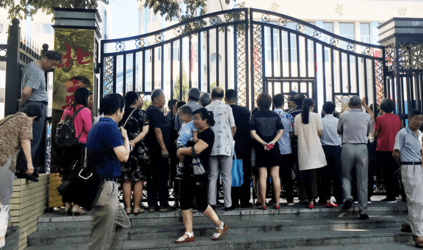 成本|多地幼儿园现状,从门庭若市到门可罗雀,终于理解为何鼓励三胎了