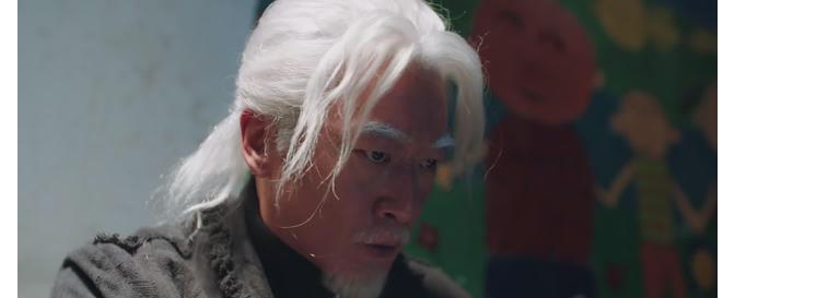 并逼迫贾三千里迢迢将司藤送到达那安葬