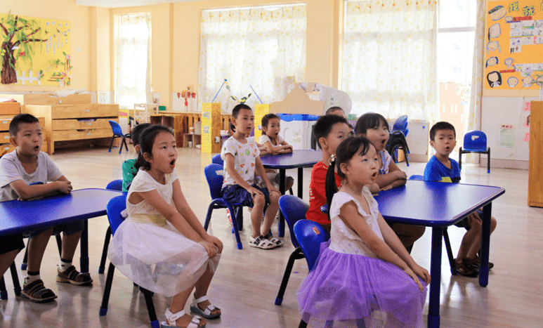 成本|多地幼儿园现状,从门庭若市到门可罗雀,终于理解为何鼓励三胎了