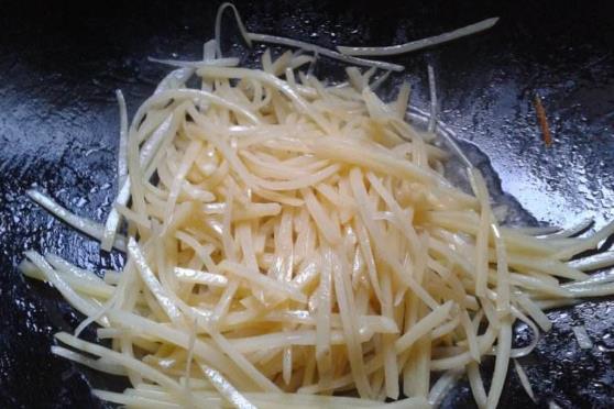 炒肉丝需要放醋吗 a5e634d1c5ba4b7cbcdcf50307e19d9e.jpeg