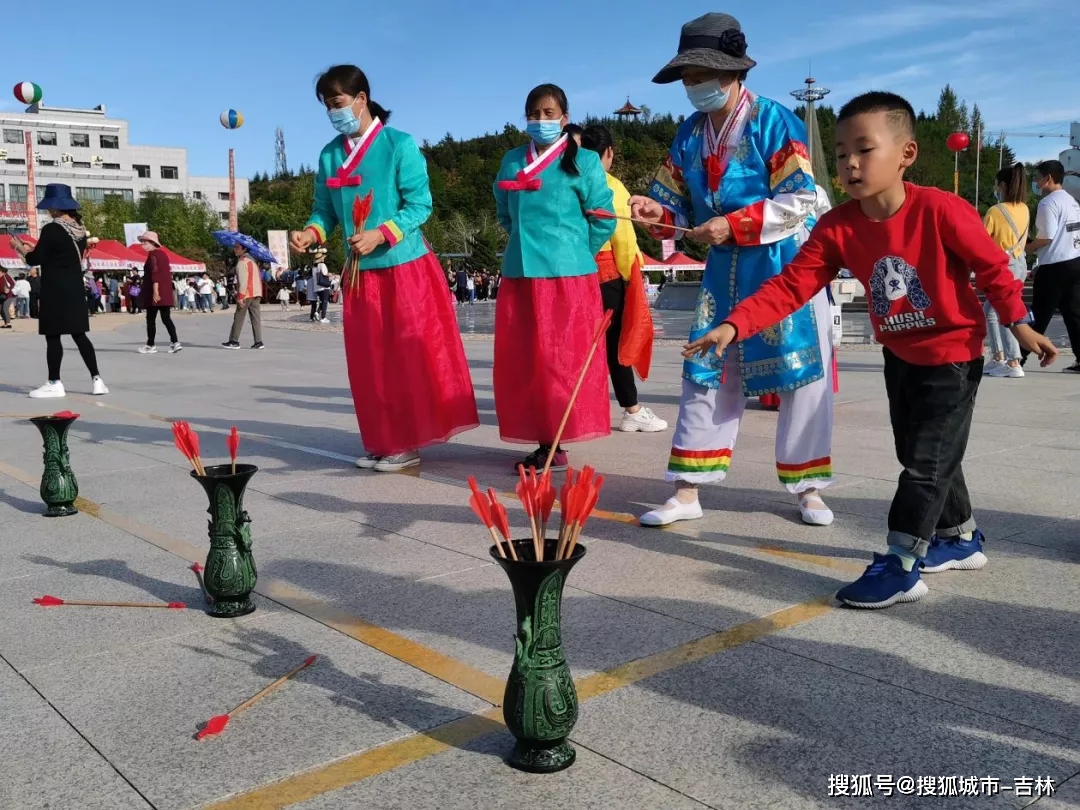 "秋夕"是朝鲜族最为隆重的传统节日之一,也是朝鲜族民俗文化的集中