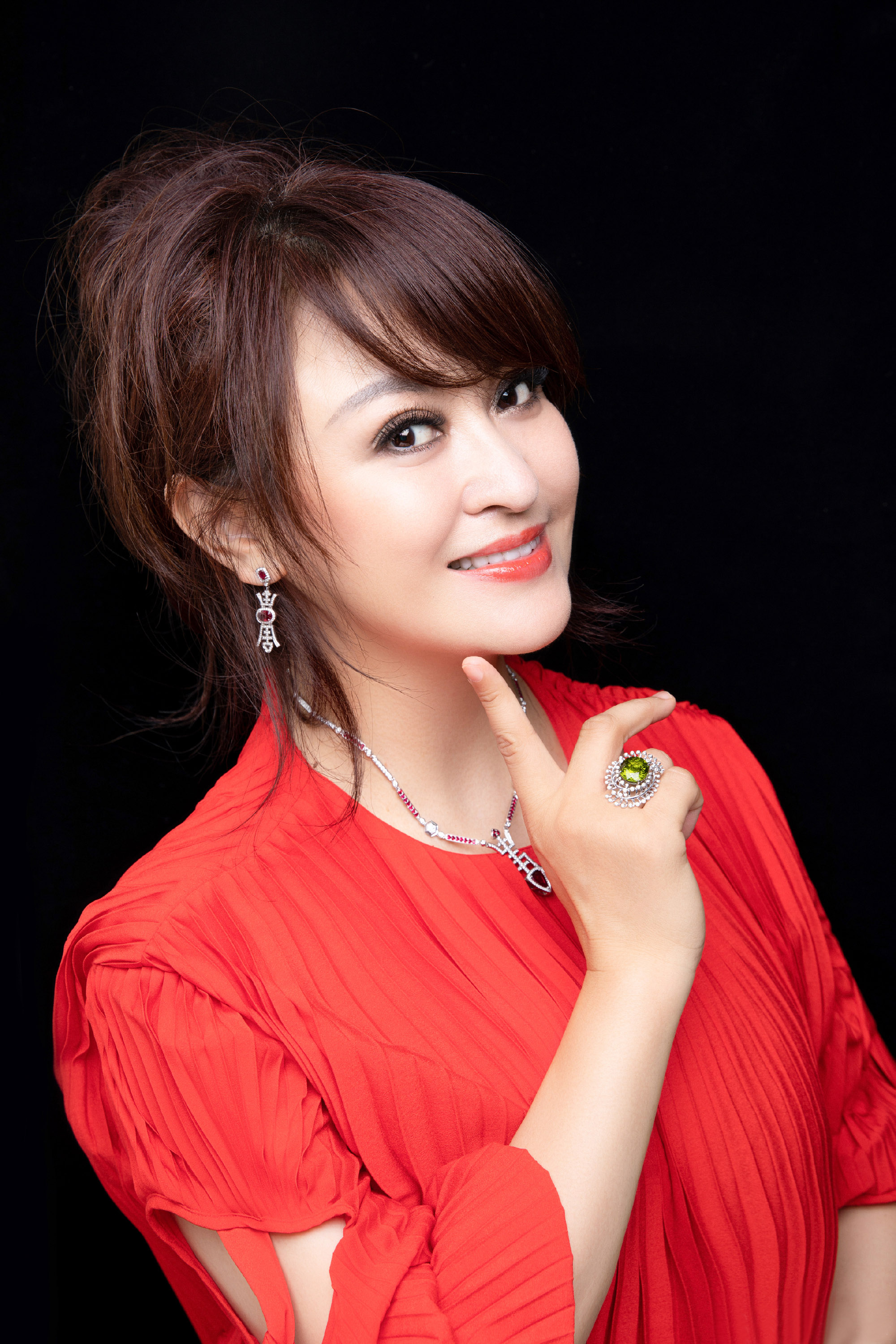 王璐瑶主演雪山飞狐爆红嫁离异富豪后怎样了