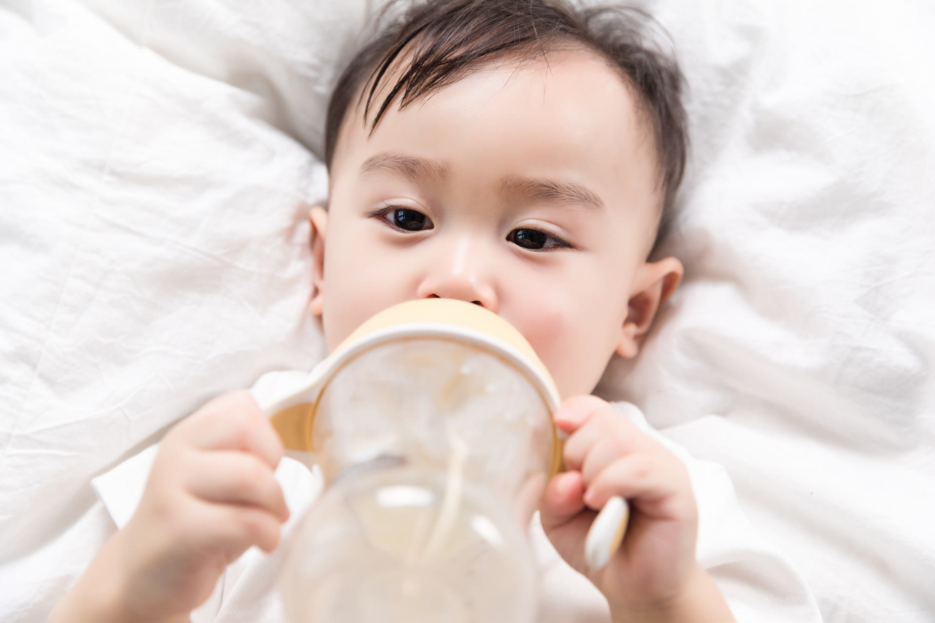 宝宝喝奶粉容易上火怎么办？家长应该怎么给宝宝“降火”呢？