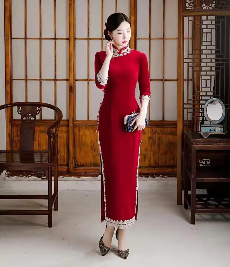 因为 秋季为什么很多人喜欢买丝绒旗袍，因为它能安全地呵护我们的肌肤