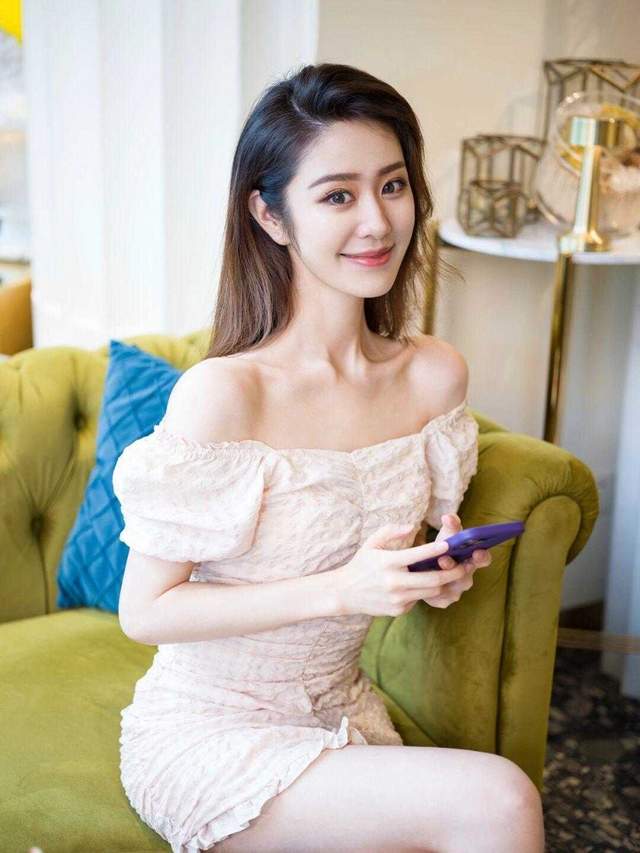 卫衣 如何穿出青春的少女感?配对颜色很重要,让你显得高级又上档次