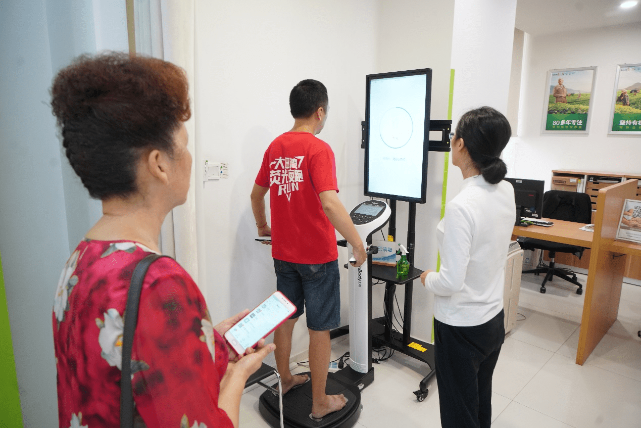 努力满足消费者健康需求,安利重庆体验馆"健康促进科普基地"揭牌