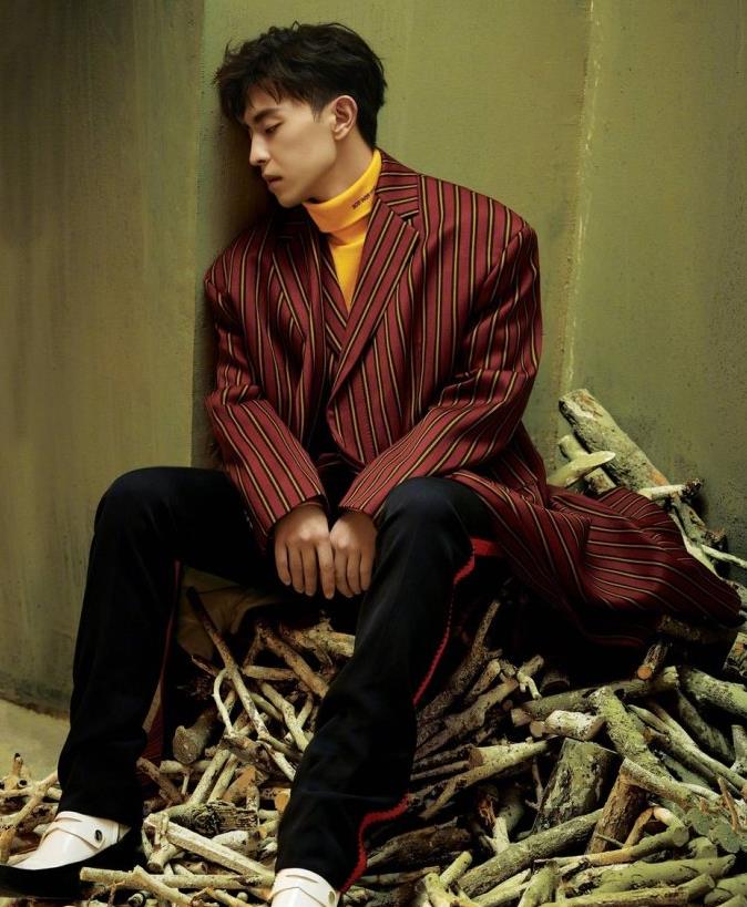 整体 邓伦丑帅？看了这组最新时尚大片后，你会发现他其实还是高冷帅