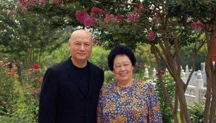 陈丽华迟重瑞结婚时陈丽华几岁 6c240720a47441d7ada65923cb76eb87.jpeg