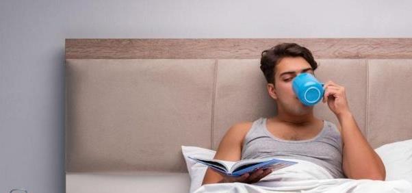 肾脏|肾不好多喝水,水能清毒素?医生:只会让肾脏负担更加重!