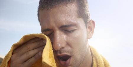 三伏天,虽出汗多,但若4个部位总出汗,不是虚就是病,很危险