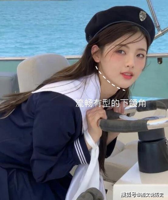 眼睛杨超越美而不自知，新月型双眼皮真绝了！