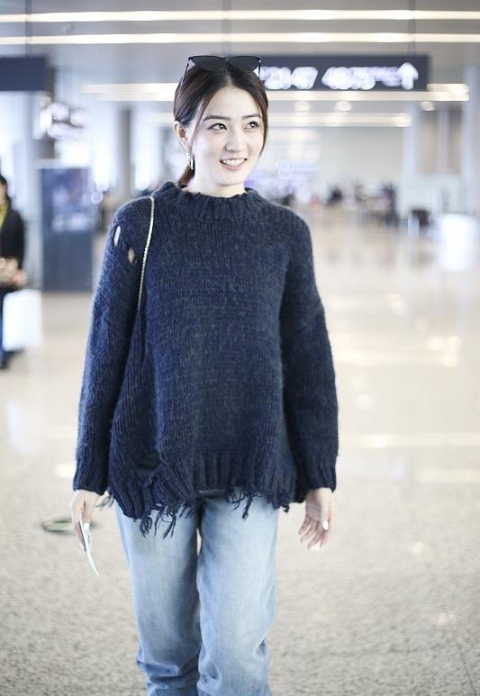 毛衣 网红和明星的差别也不大，薇娅和徐璐同穿毛衣，看不出谁是明星