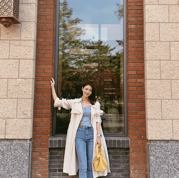 黑色 林峰的小娇妻长相真不赖，五官很有女团感，真实的脸蛋很耐看