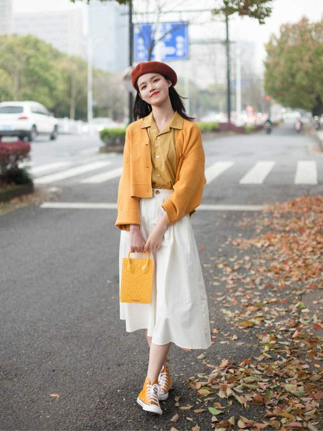 显得 小个子的秋天穿搭，白色西服搭配牛仔裤显高显瘦，显白又高级