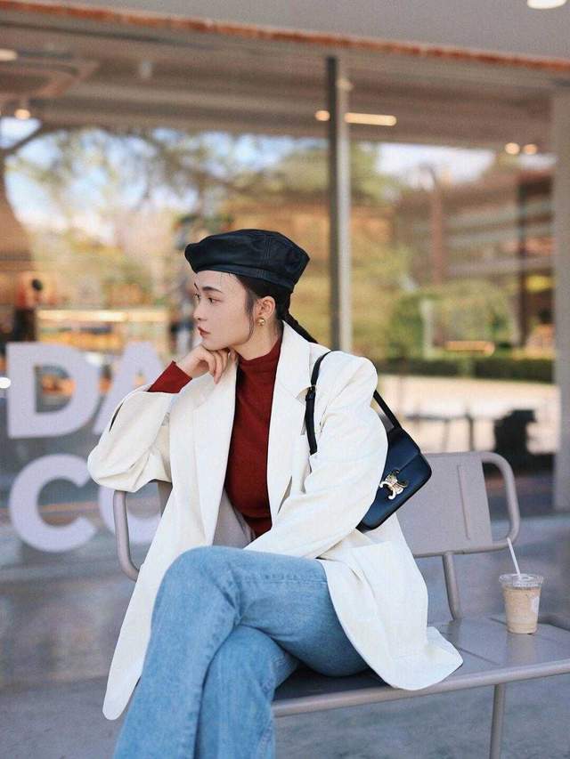 显得 小个子的秋天穿搭，白色西服搭配牛仔裤显高显瘦，显白又高级