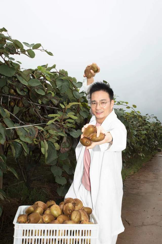 华语原创音乐人郭少杰助力周至家乡乡镇振兴直播助农发展