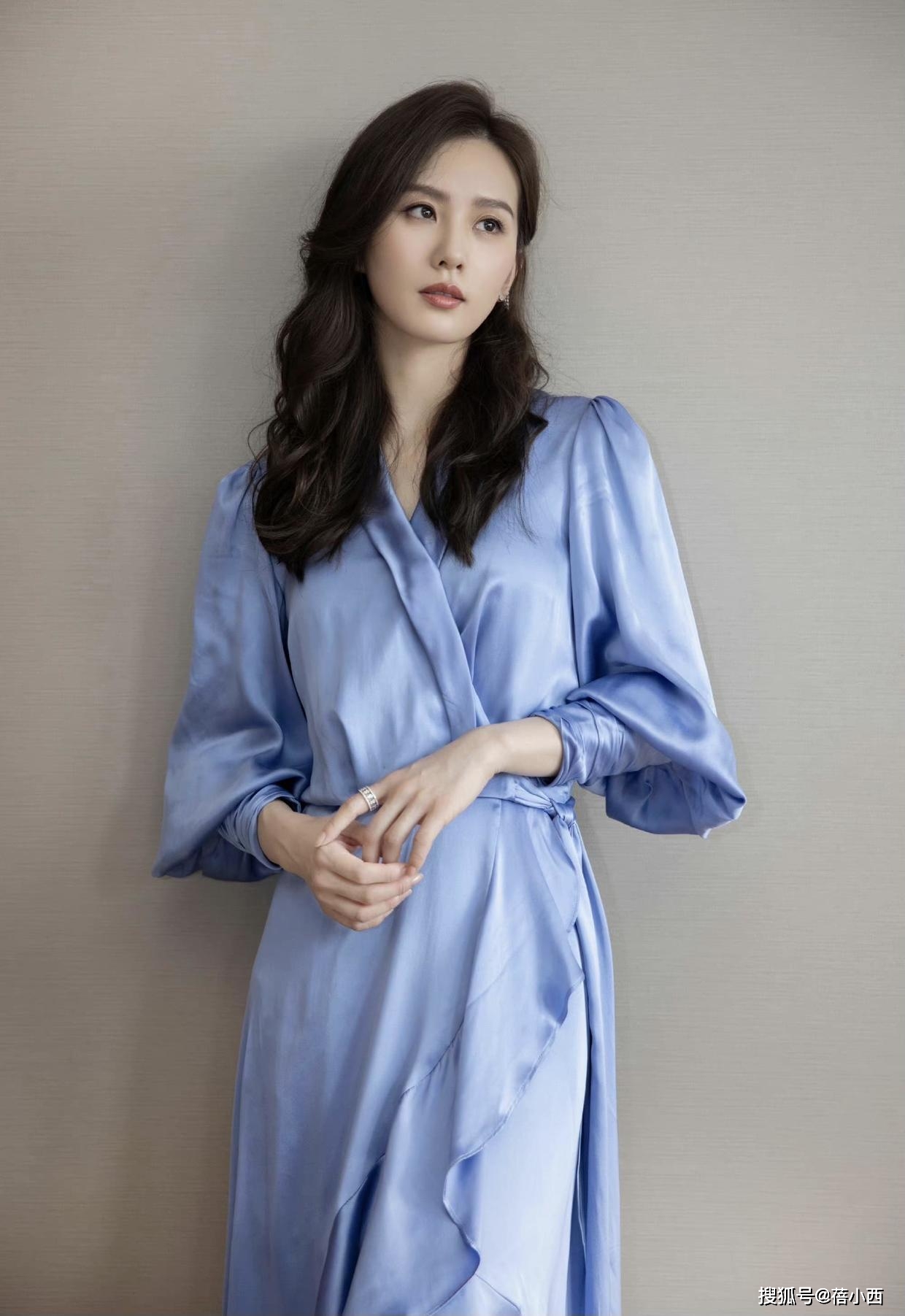 灯笼 有一种高级感叫刘诗诗穿真丝连衣裙，明明很简单，她却穿出国际范