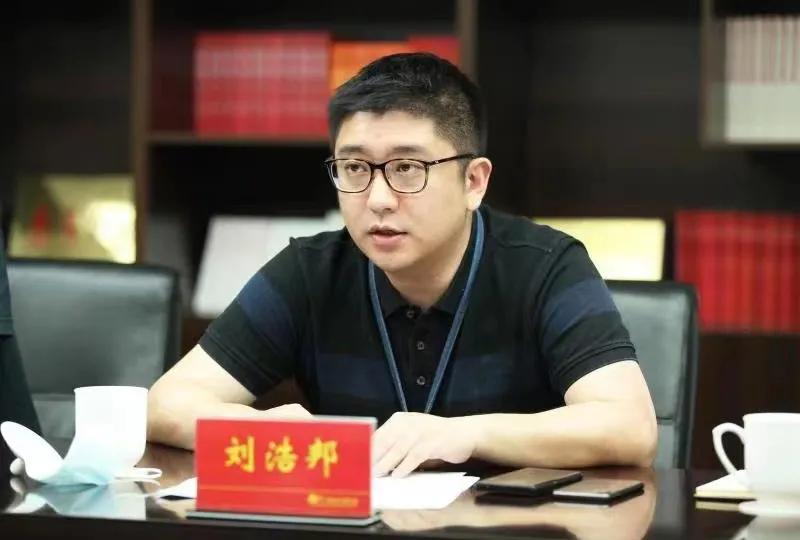 座谈会上,江苏省记协新闻道德委员会委员,南师大新传院骆正林教授系统