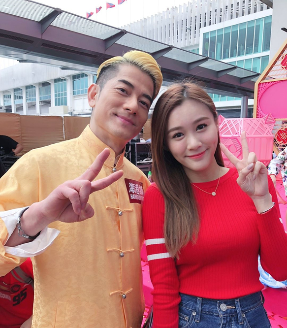 原创28岁tvb女星陈诗欣晒彩礼10支金镯数瓶红酒准老公是圈外学霸