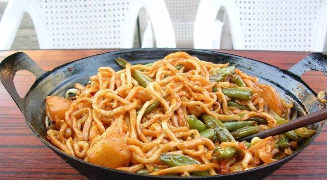 汤汁|做焖面老成坨?多加这一步,面条根根分明,口感更劲道