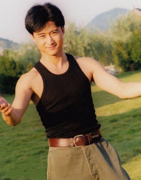 武打|“硬汉”吴京，就这样改写了他的结局，“吴导”名符其实