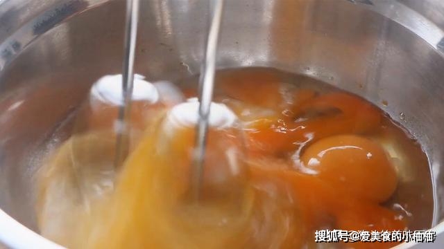 做法|教你1碗面粉4个鸡蛋做蛋糕，不用烤箱不用电饭煲，新手一次成功