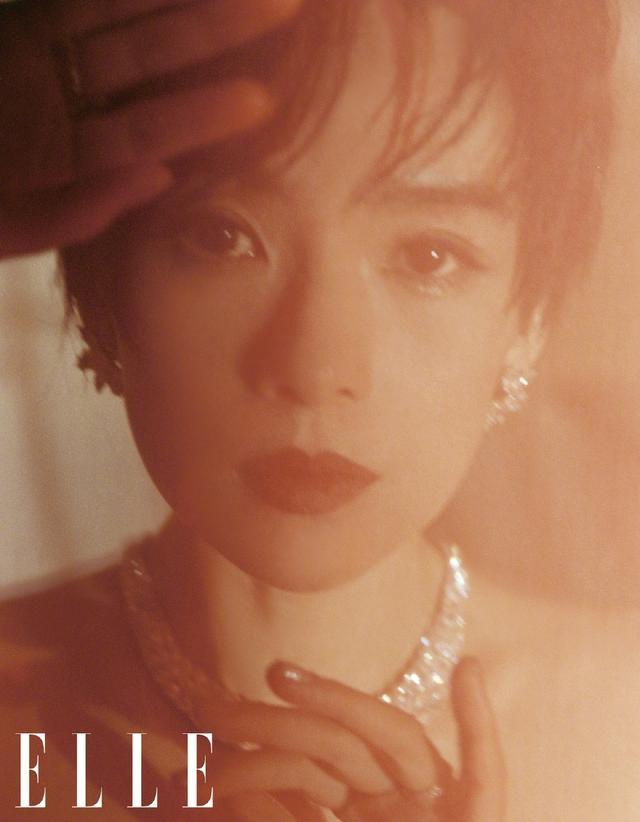 关键 章子怡换新发型变化大不敢认！成导演坐C位派头足，穿开衫好温柔