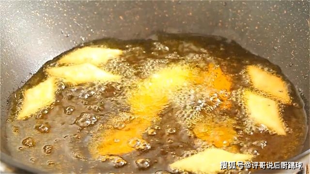 温度|1个西红柿2个鸡蛋,教你做家常小零食,出锅香甜酥脆,太解馋了