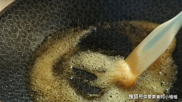 做法|花生米加2个鸡蛋,没想到这么好吃,外酥里脆,当零食下酒都可以