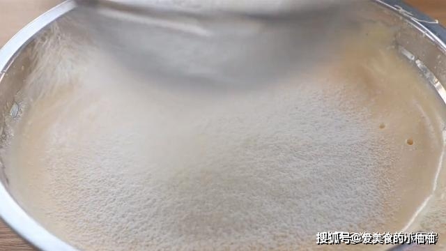 做法|教你1碗面粉4个鸡蛋做蛋糕，不用烤箱不用电饭煲，新手一次成功