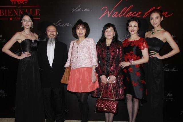 刺绣 谢玲玲老了更精致，穿刺绣连衣裙优雅高级，离开豪门仍有贵妇范