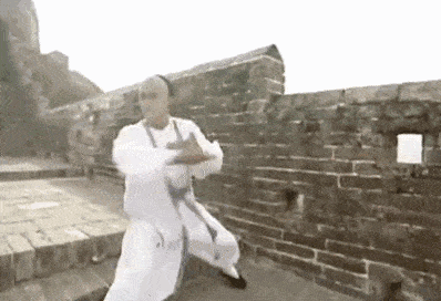 武打|“硬汉”吴京，就这样改写了他的结局，“吴导”名符其实