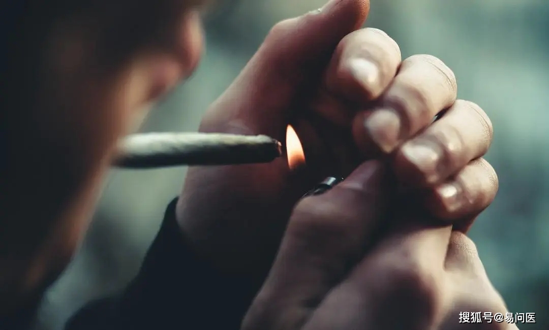 机械|他因嘴唇青紫，毫无红润血色，被送往医院