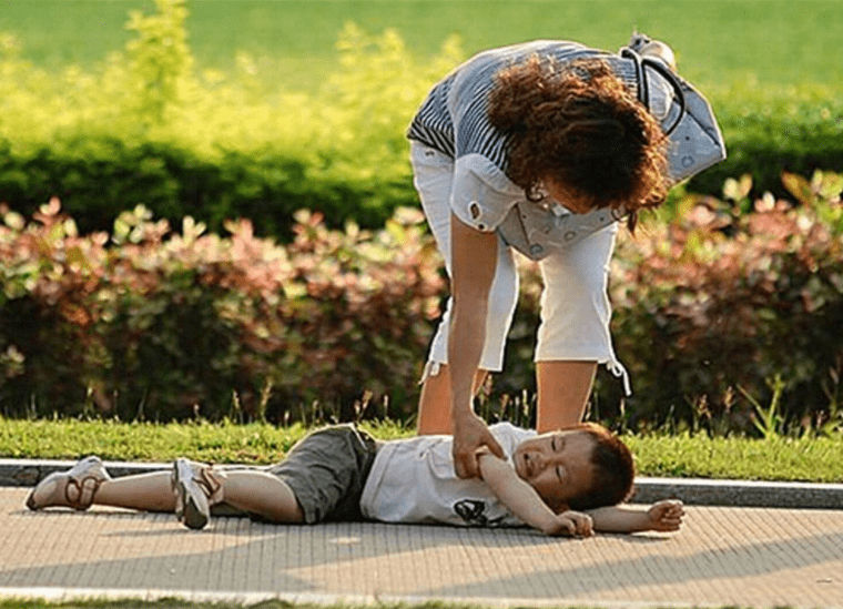 反面教材|一种新型“冷暴力”在幼儿园盛行,学生默默承受,家长却蒙在鼓里